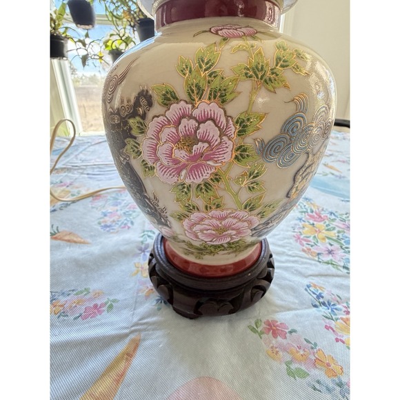 Vintage Chinoiserie 12" Porcelain Ginger Jar Lamp Hand-Painted Foo Dogs & Peonie - Picture 9 of 16